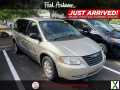 Photo Used 2006 Chrysler Town & Country w/ Popular Equipment Group I