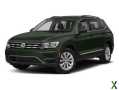Photo Used 2018 Volkswagen Tiguan SE w/ Panoramic Sunroof Package