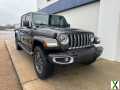 Photo Used 2022 Jeep Gladiator Overland w/ Popular Equipment Package