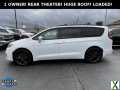 Photo Used 2022 Chrysler Pacifica Limited w/ Uconnect Theater Family Group