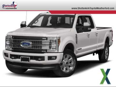 Photo Used 2017 Ford F250 4x4 Crew Cab Super Duty w/ Platinum Ultimate Package