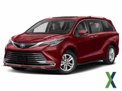Photo Used 2021 Toyota Sienna Limited