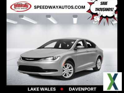 Photo Used 2015 Chrysler 200 Limited w/ Convenience Group