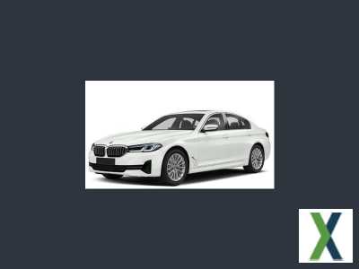Photo Used 2021 BMW 530i xDrive w/ Convenience Package