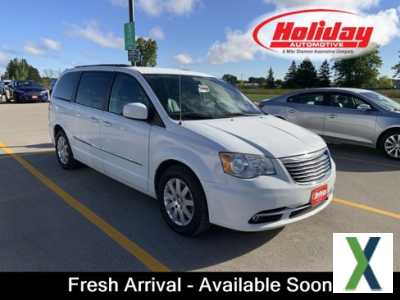 Photo Used 2015 Chrysler Town & Country Touring