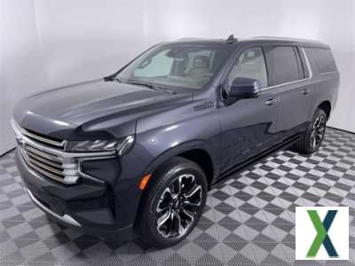 Photo Used 2023 Chevrolet Suburban High Country w/ Premium Package 2