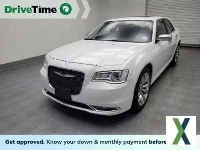 Photo Used 2018 Chrysler 300 Limited w/ Safetytec Plus Group