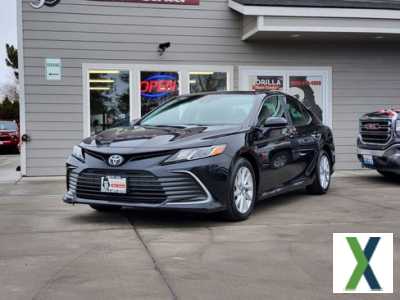 Photo Used 2021 Toyota Camry LE
