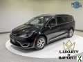 Photo Used 2019 Chrysler Pacifica Touring-L w/ Tire & Wheel Group