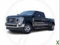 Photo Used 2022 Ford F350 Lariat w/ Lariat Ultimate Package