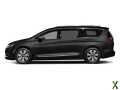 Photo Used 2018 Chrysler Pacifica Limited w/ Advanced Safetytec Group