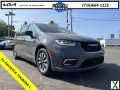 Photo Used 2021 Chrysler Pacifica Touring-L