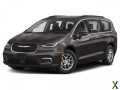 Photo Used 2022 Chrysler Pacifica Touring-L