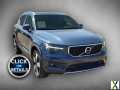 Photo Used 2021 Volvo XC40 T4 Momentum w/ Premium Package