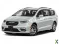 Photo Used 2022 Chrysler Pacifica Touring-L