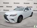 Photo Used 2018 Lexus ES 300h w/ Navigation Package