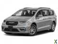 Photo Used 2022 Chrysler Pacifica Touring-L