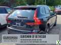 Photo Used 2021 Volvo XC60 T5 Momentum w/ Premium Package