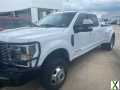 Photo Used 2022 Ford F350 Lariat w/ Lariat Ultimate Package