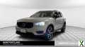 Photo Used 2022 Volvo XC40 T5 R-Design