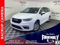 Photo Used 2022 Chrysler Pacifica Touring-L