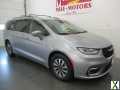 Photo Used 2021 Chrysler Pacifica Touring-L