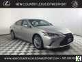 Photo Used 2022 Lexus ES 300h w/ Luxury Package