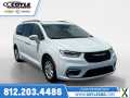 Photo Used 2022 Chrysler Pacifica Touring-L