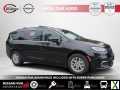 Photo Used 2022 Chrysler Pacifica Touring-L