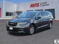 Photo Used 2022 Chrysler Pacifica Touring-L