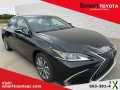 Photo Used 2022 Lexus ES 350 w/ Accessory Package 2