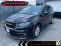 Photo Used 2022 Chrysler Pacifica Touring-L