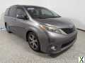 Photo Used 2017 Toyota Sienna SE Premium