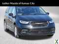 Photo Used 2022 Chrysler Pacifica Touring-L