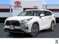 Photo Certified 2022 Toyota Highlander Platinum