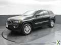 Photo Certified 2022 Jeep Grand Cherokee Laredo E