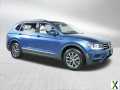 Photo Used 2020 Volkswagen Tiguan SE w/ Panoramic Sunroof Package