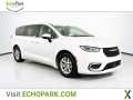 Photo Used 2023 Chrysler Pacifica Touring-L