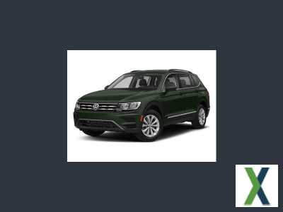 Photo Used 2019 Volkswagen Tiguan SE w/ Panoramic Sunroof Package