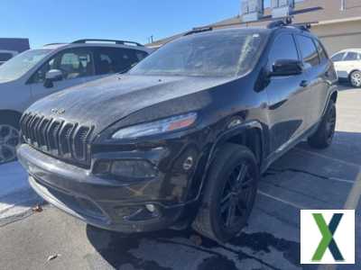 Photo Used 2018 Jeep Cherokee Overland w/ Technology Group