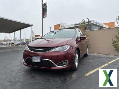 Photo Used 2017 Chrysler Pacifica Touring-L