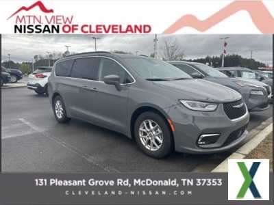 Photo Used 2022 Chrysler Pacifica Touring-L