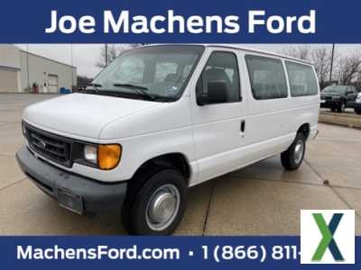 Photo Used 2006 Ford E-350 and Econoline 350 XL