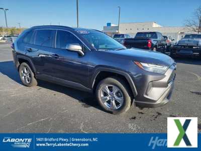 Photo Used 2022 Toyota RAV4 XLE w/ Convenience Package