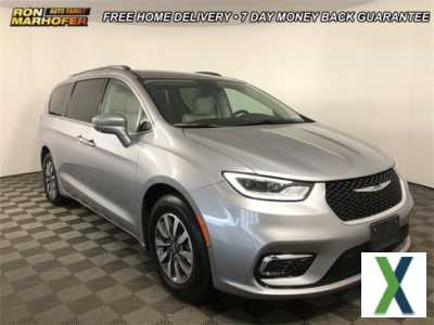 Photo Used 2021 Chrysler Pacifica Touring-L