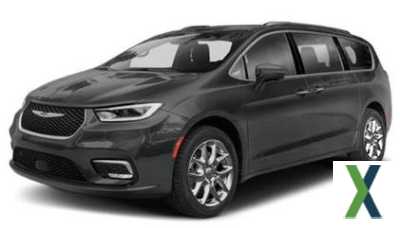 Photo Used 2022 Chrysler Pacifica Limited