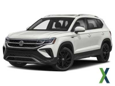 Photo Used 2022 Volkswagen Taos SEL w/ Panoramic Sunroof Package