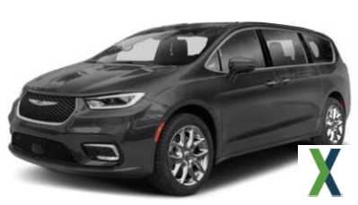 Photo Used 2023 Chrysler Pacifica Touring-L w/ S Appearance Package