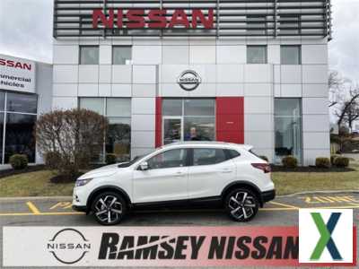 Photo Certified 2022 Nissan Rogue Sport SL