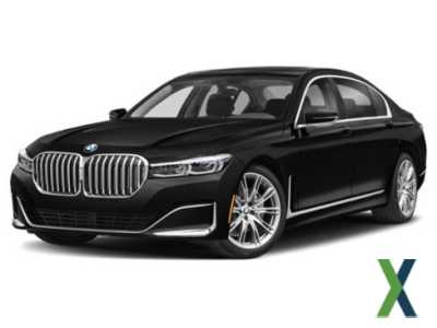 Photo Used 2021 BMW 740i w/ Premium Package